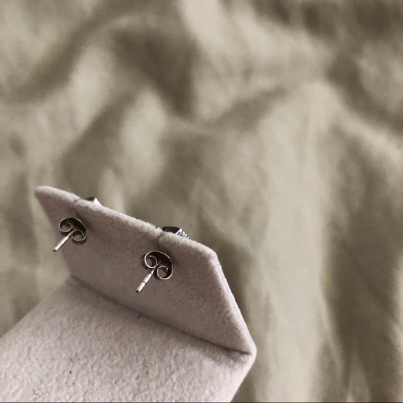 Bundle Item: Dangly Pearl Earrings - Picture 3 of 3